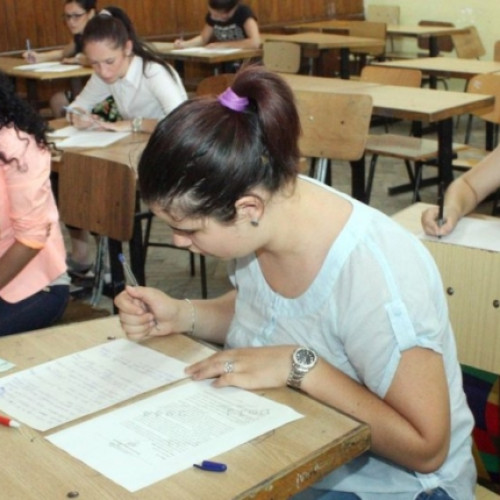 Modificări la programa pentru simularea examenului de BAC: Eliminări la matematică și română.