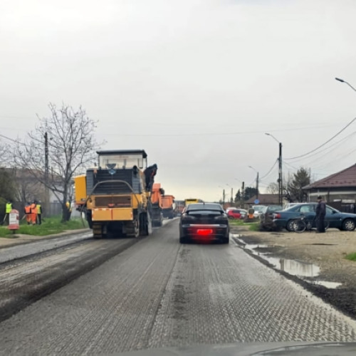 Lucrările de reabilitare pe DN7 între Pitești și Topoloveni au cauzat trafic intens. Porțiunea Ștefănești - Topoloveni a fost blocată, muncitorii au luat măsuri pentru restabilirea ordinei.