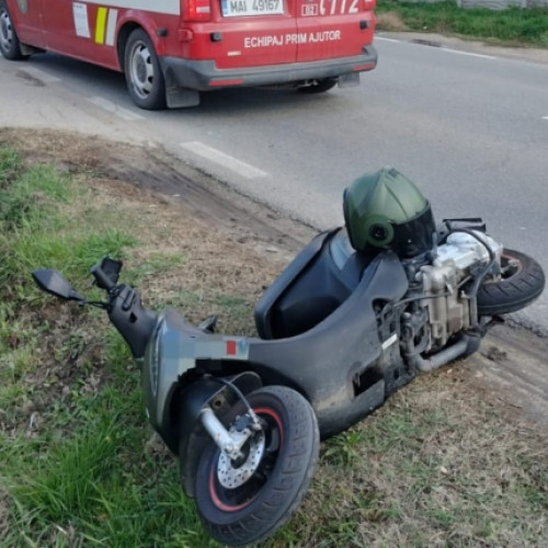 Accident grav în trafic: Bărbat pe scuter spulberat de mașină și dus de urgență la spital!