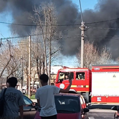 Alertă de incendiu în Pitești! Fabrica Vel Pitar luată de flăcări - VIDEO