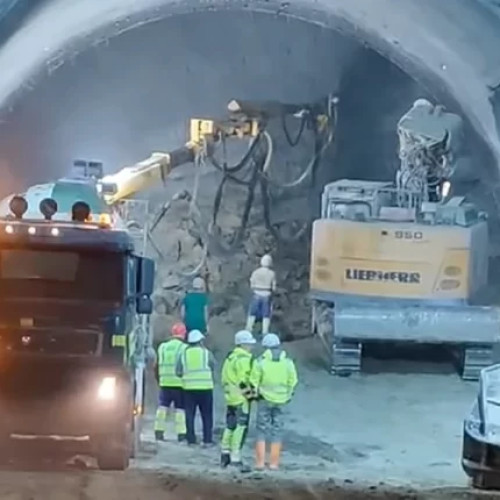 Porr Săpături în Tunelul Autostrăzii A1 de la Pitești la Sibiu: Nouăsprezece Sute de Metri Excavați