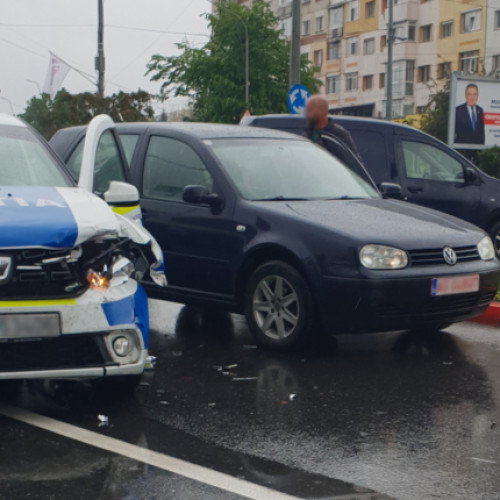 Accident în zona Prundu - Mașină lovită de Autospeciala Poliției! Trafic îngreunat!