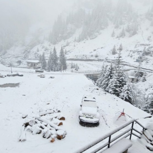 Ningea ca-n poveşti în Argeş, Transfăgărăşan şi Rânca! Drumuri închise şi imagini spectaculoase!