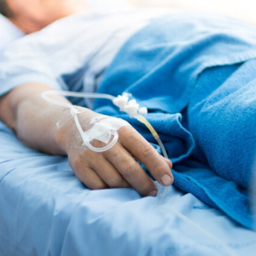 Urgență medicală în România: Bărbat internat din cauza consumului de conserve de pește