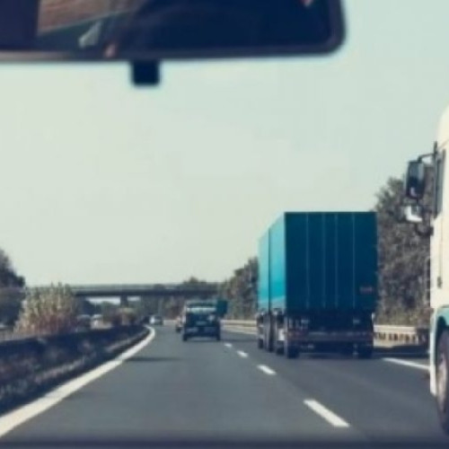 Restricții de trafic pentru mii de vehicule de la sfârșitul lunii aprilie! TIR-urile sunt interzise pe mai multe drumuri în timpul minivacanței pascale și a zilei de 1 Mai.