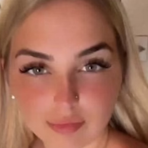 O tânără de 19 ani, crezând că suferă de mahmureală, a primit o veste devastatoare de la medicii din Lincolnshire: mai are doar 12 luni de trăit.