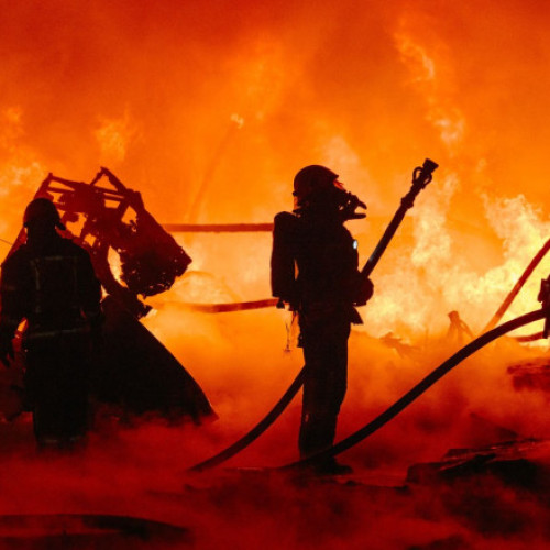 Incendii și răniți în Harkov după dronele rusești - bombardamente în oraș
Patru persoane au fost rănite în Harkov, după atacul cu drone și rachete al Rusiei. Autoritățile spun că două lovituri au vizat infrastructura civilă, provocând incendii și pagube în cartierul Osnovianskyi. Președintele Zelenski a declarat că războiul a intrat într-o nouă etapă și că Ucraina trebuie să se unească pentru a înfrunta agresorul.