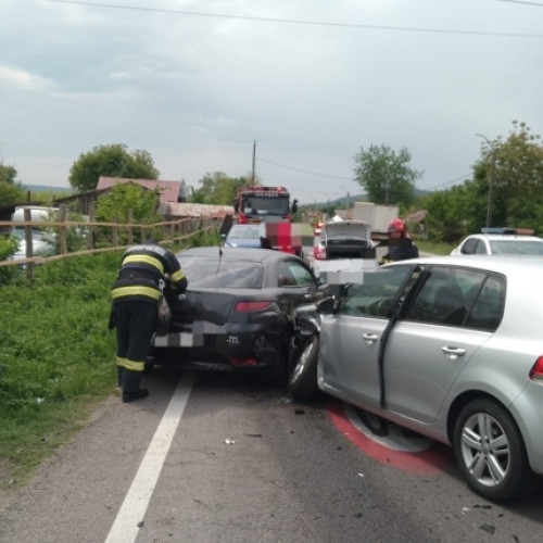 Accident rutier la Țițești: intervenție pompieri în urma impactului între două mașini!