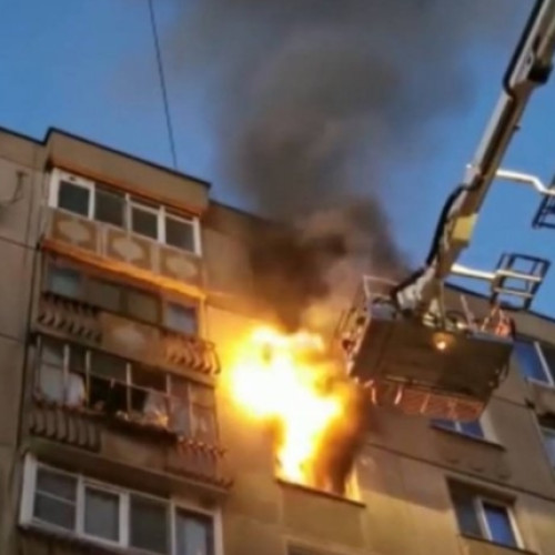 Alertă! Apartament cuprins de incendiu în Pitești! Intervenția pompierilor este în desfășurare!