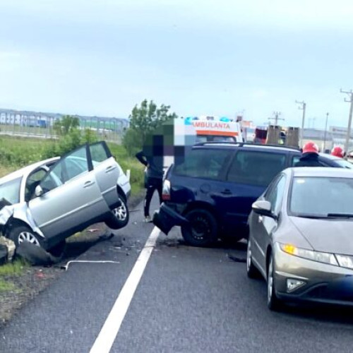 Accident în Topoloveni: Traficul Paralizat și Impact între Trei Mașini