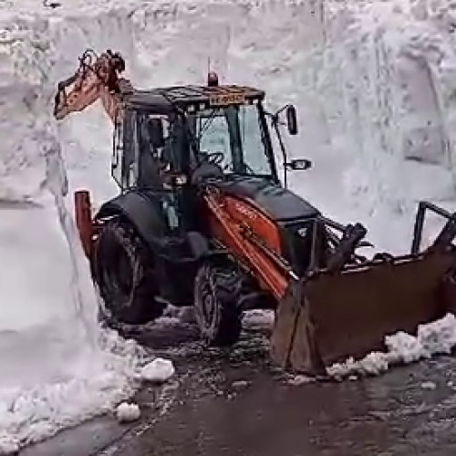 Patru metri de zăpadă pe Transfăgărășan - Imagini surprinzătoare și pericol iminent!