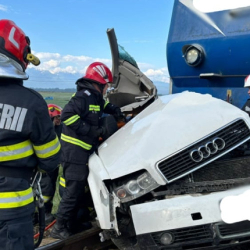 Omul mort într-un accident feroviar în urma coliziunii dintre mașină și tren la o trecere cu calea ferată