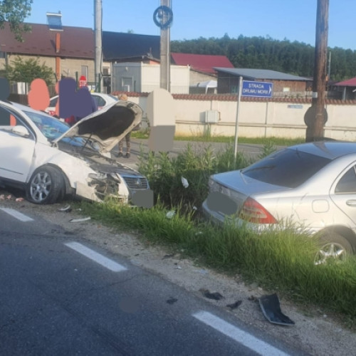 Accident rutier grav în Moșoaia: Trafic blocat, trei persoane monitorizate