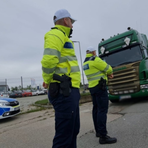 Razie a polițiștilor pentru siguranța rutieră! Verificări la autobuze, microbuze și mașini!