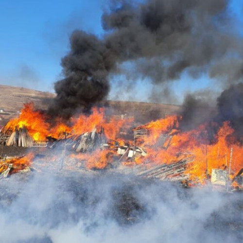 Trafic rutier oprit pe Autostrada A2 din cauza unui incendiu de vegetație