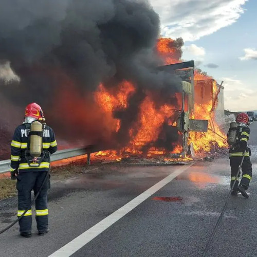 Incendiu la un TIR blochează traficul pe Autostrada Pitești - București