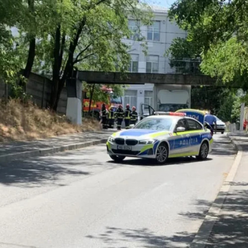 Trafic blocat pe strada către Autogara Sud din cauza unei autoutilitare