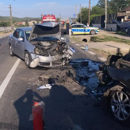 Accident grav lângă Pitești: două persoane rănite, intervine SMURD