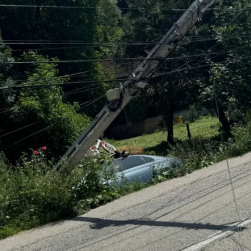 Trafic îngreunat în Rucăr din cauza unui accident