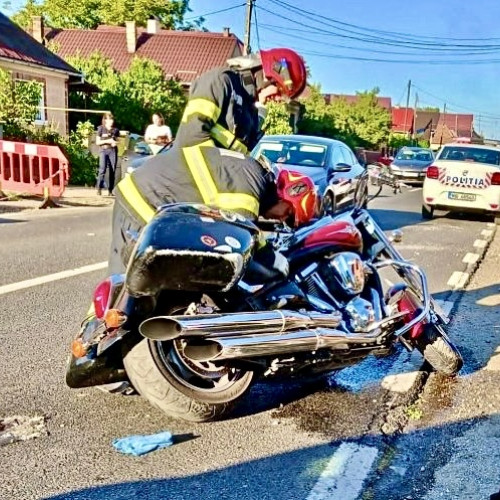 Accident rutier în Pitești: motocicletă și autoturism implicate