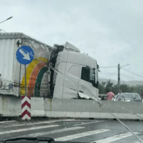 Trafic blocat în Mărăcineni din cauza unui accident rutier